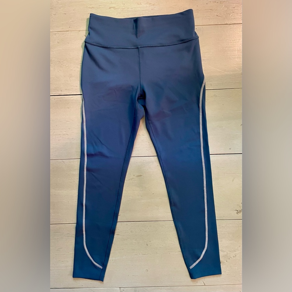 Peloton Women’s Med Blue Leggings White Accent Multicolor Logo R Leg Size M